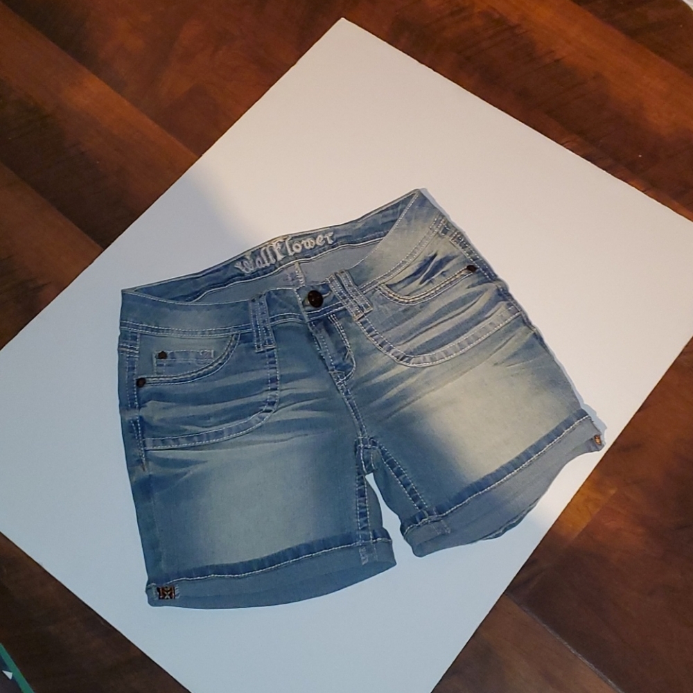 Wallflower capri shorts